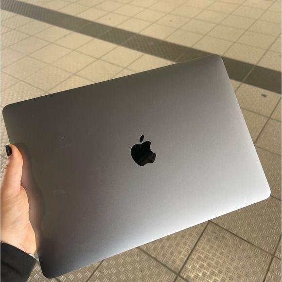 MacBook Pro 2017 - Image 2